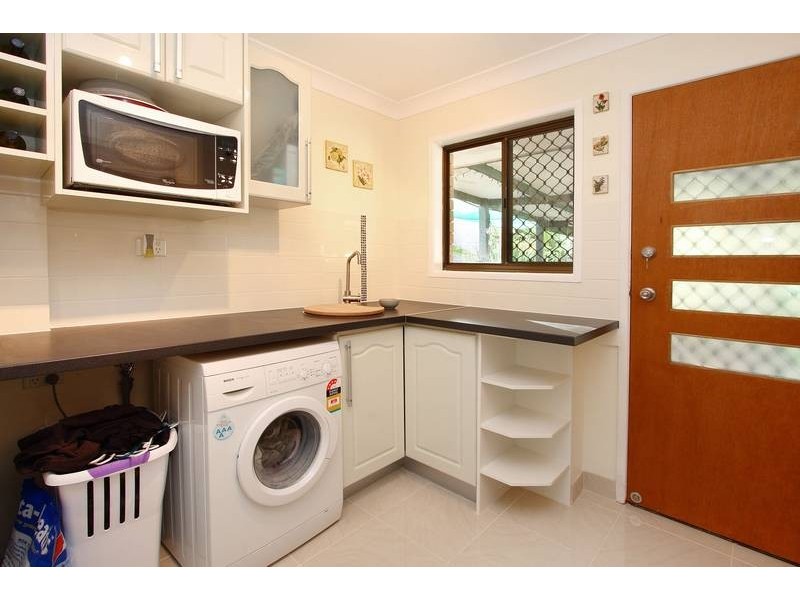 36 DRACON, Regents Park QLD 4118