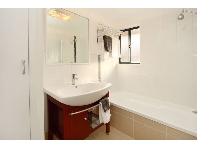 36 DRACON, Regents Park QLD 4118