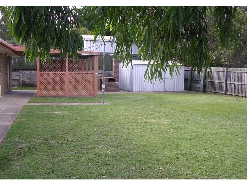 32 Dorachus Drive, Regents Park QLD 4118