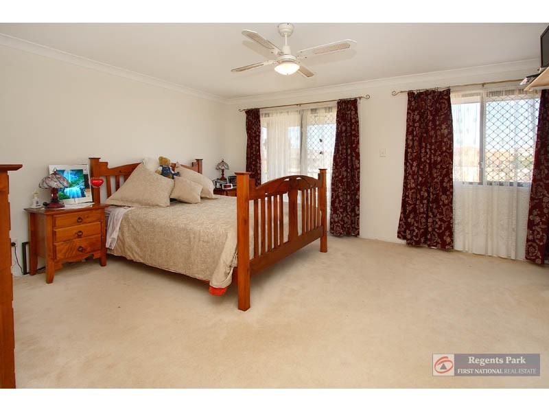 12 Cornell Close, Regents Park QLD 4118