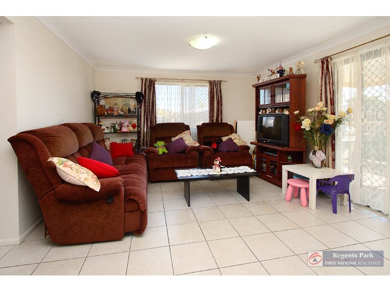 12 Cornell Close, Regents Park QLD 4118