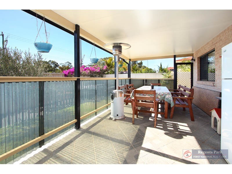 12 Cornell Close, Regents Park QLD 4118