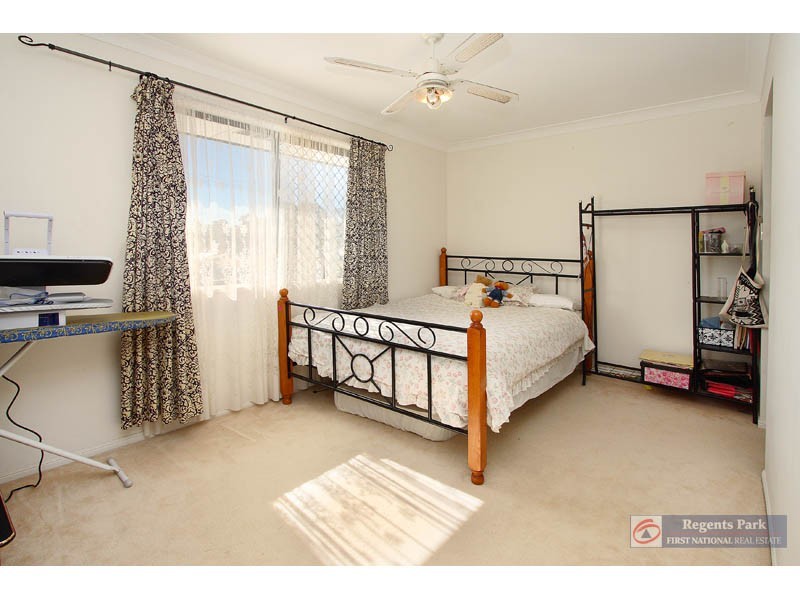 12 Cornell Close, Regents Park QLD 4118