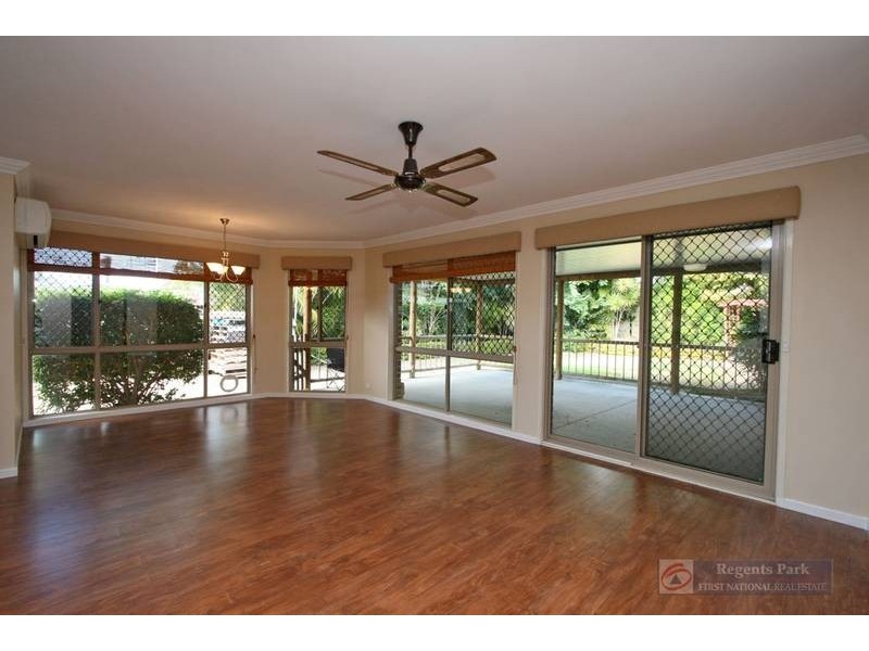 10 Itea Ct, Regents Park QLD 4118