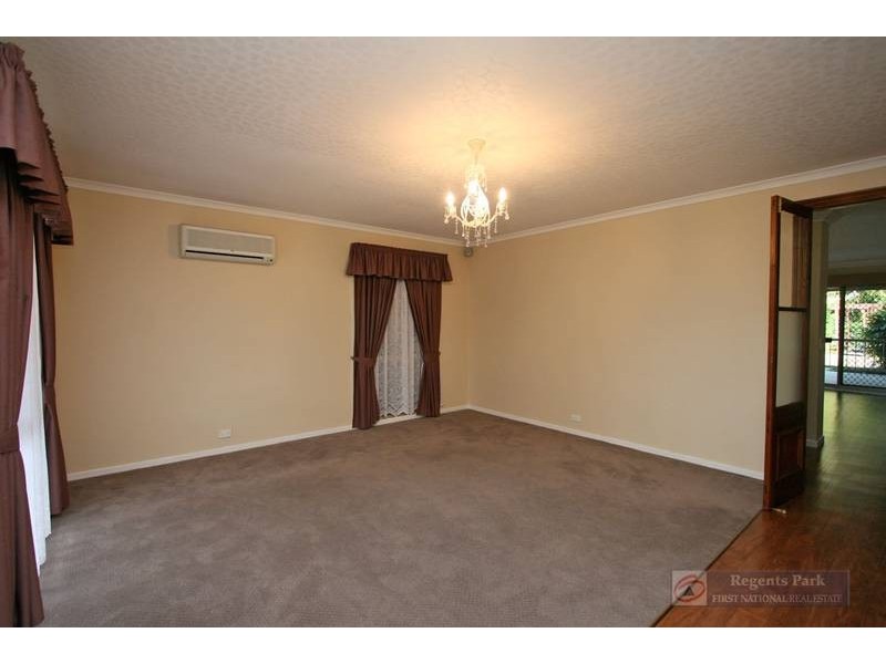 10 Itea Ct, Regents Park QLD 4118