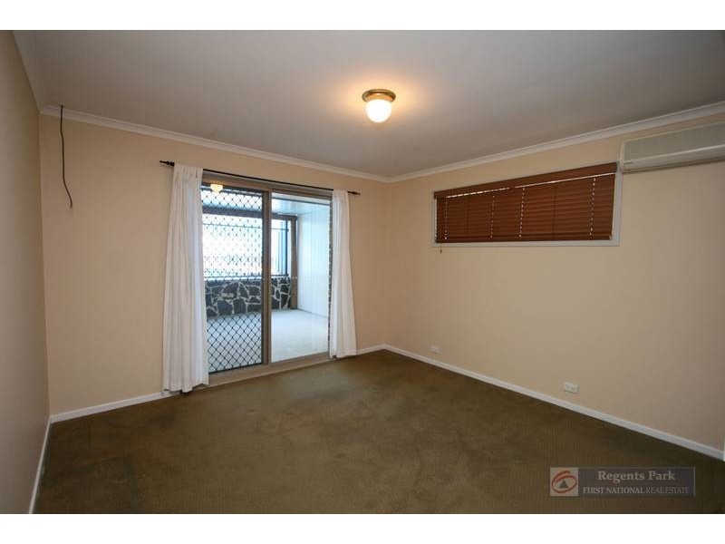 10 Itea Ct, Regents Park QLD 4118