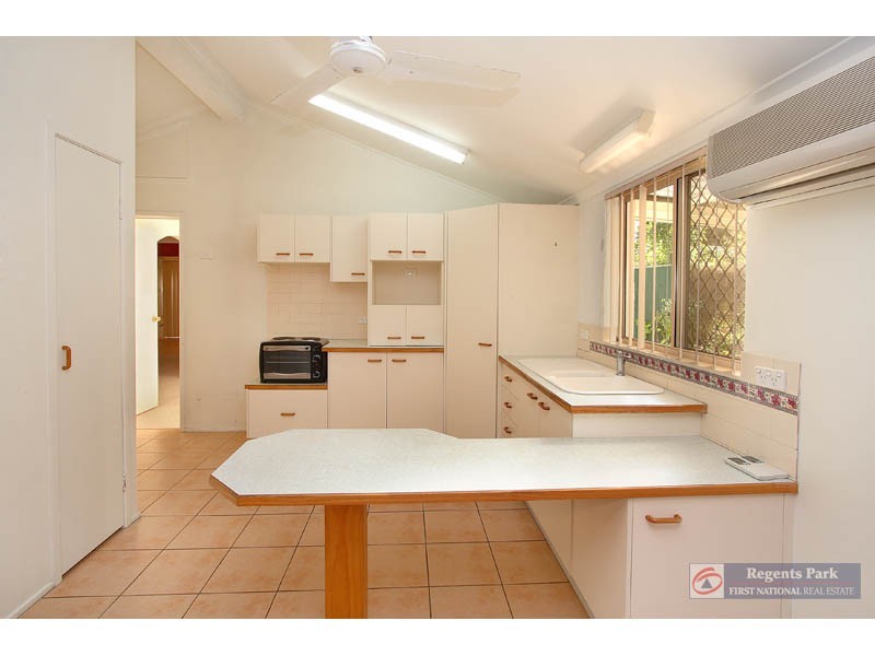 5 Flinders Cr, Boronia Heights QLD 4124