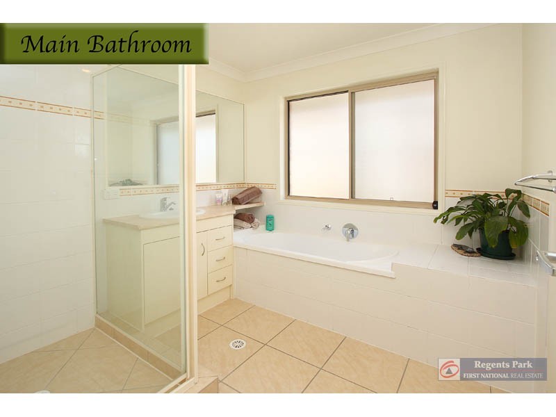 25 Charlton Pl, Regents Park QLD 4118