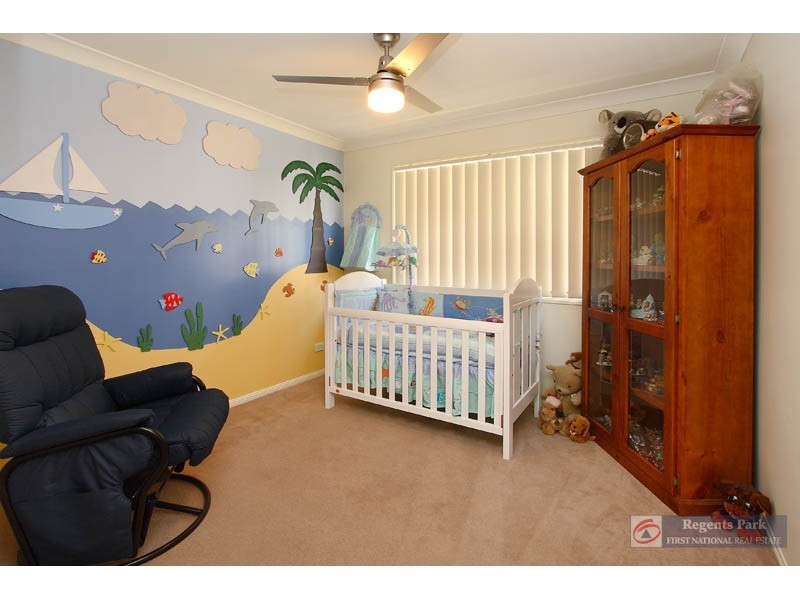 25 Charlton Pl, Regents Park QLD 4118