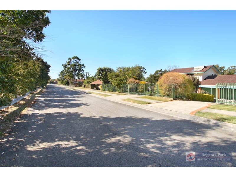 Hillcrest QLD 4118