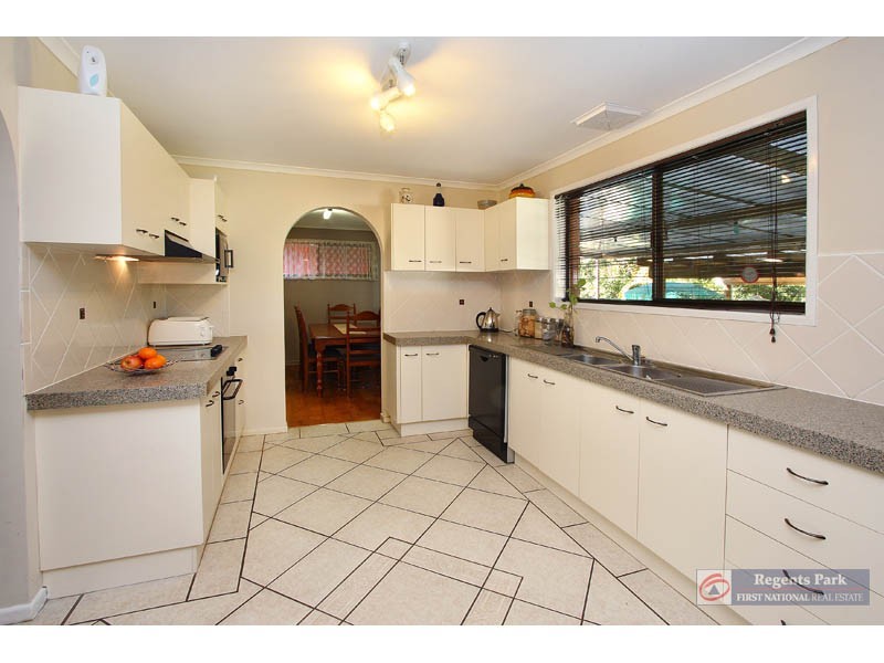 Hillcrest QLD 4118