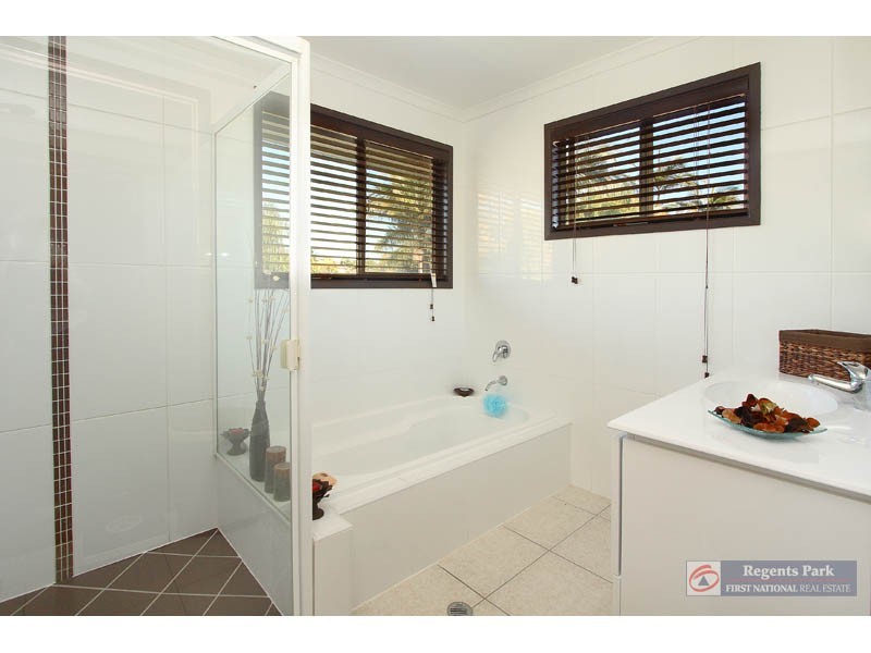 Hillcrest QLD 4118