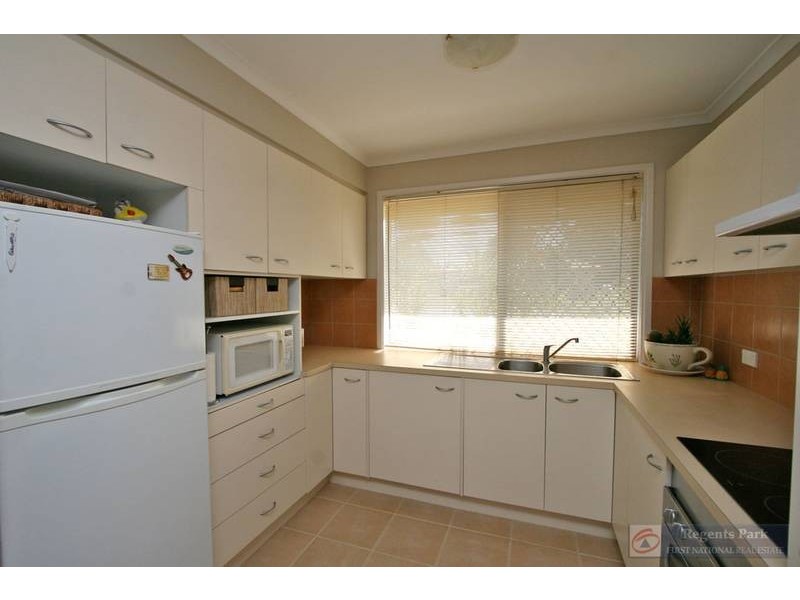 27 Dorachus Drive, Regents Park QLD 4118