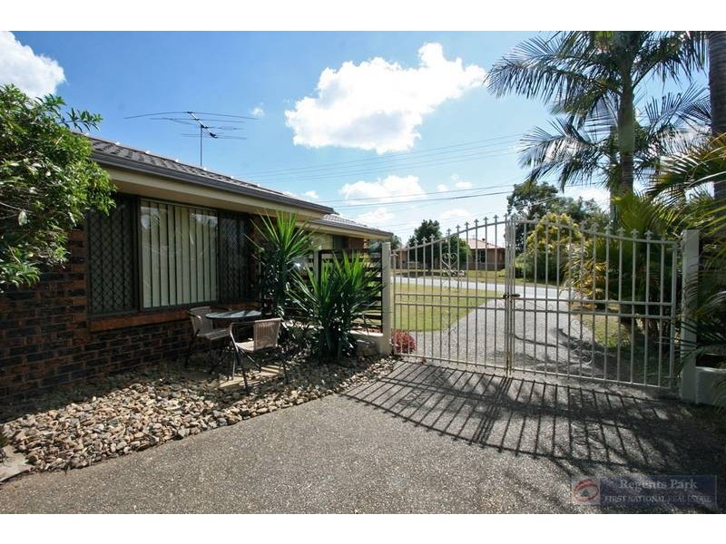 27 Dorachus Drive, Regents Park QLD 4118