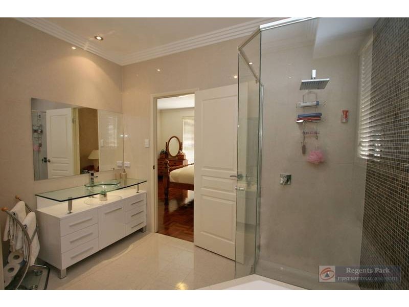 Regents Park QLD 4118