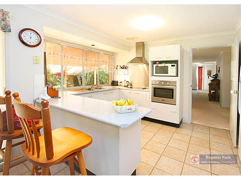 3 Jackson Ct, Regents Park QLD 4118