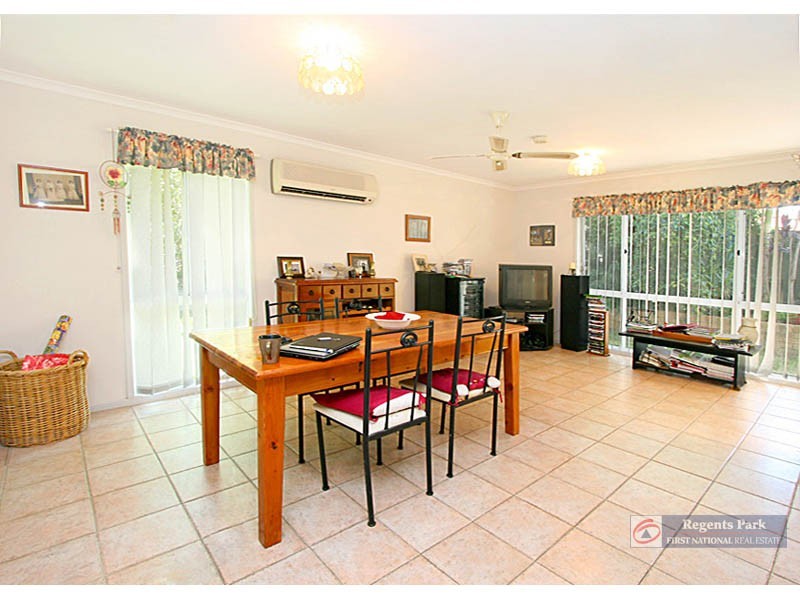 3 Jackson Ct, Regents Park QLD 4118