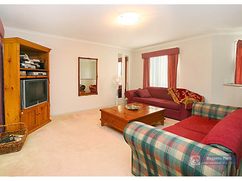 3 Jackson Ct, Regents Park QLD 4118