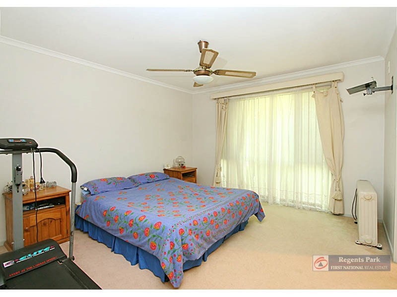 3 Jackson Ct, Regents Park QLD 4118