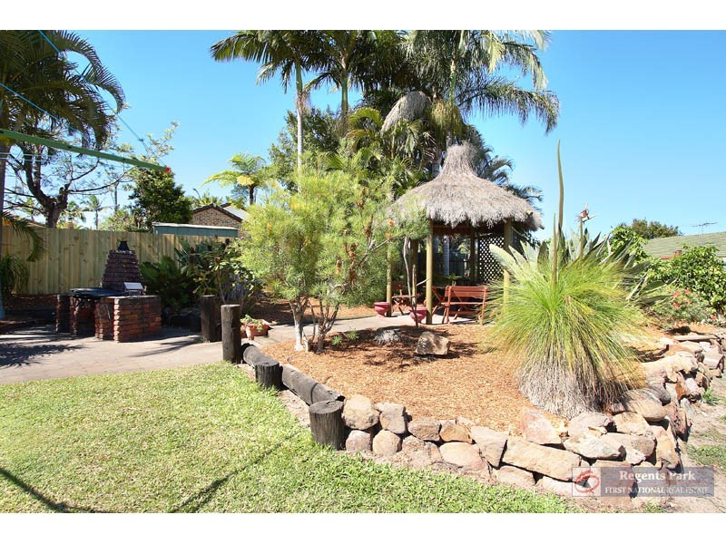 Regents Park QLD 4118