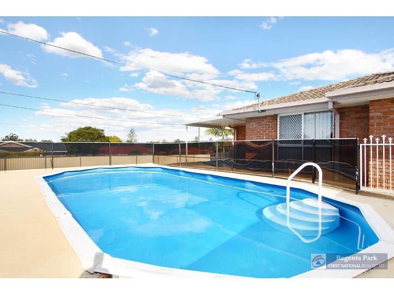 2 Iberis Court, Regents Park QLD 4118
