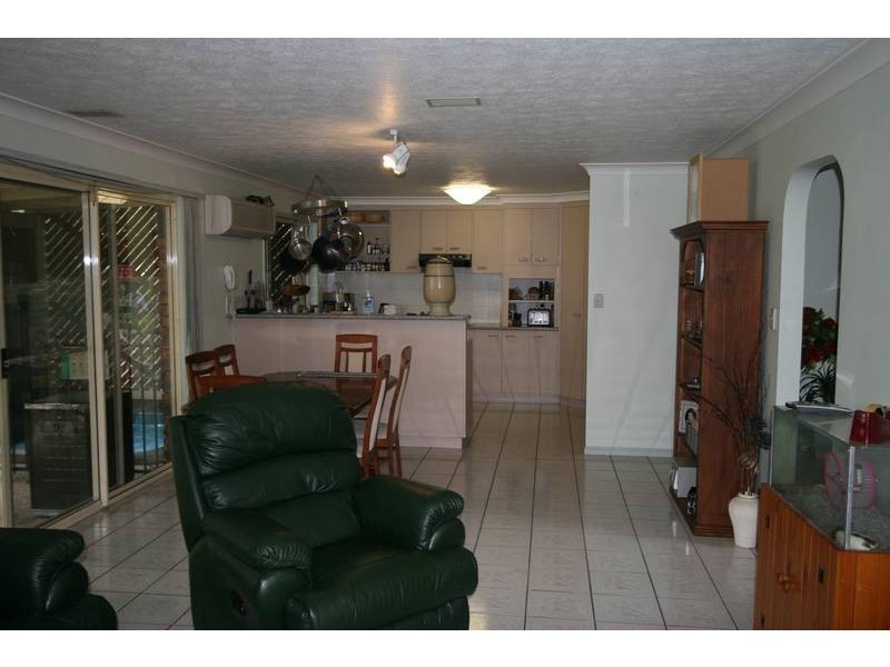 27 Sweetgum Street, Hillcrest QLD 4118
