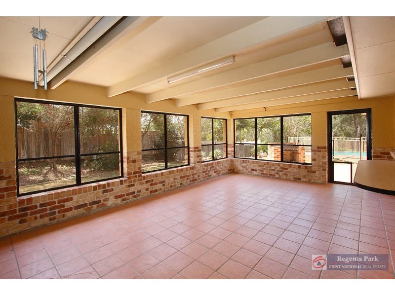 28 Colisa Cr, Regents Park QLD 4118