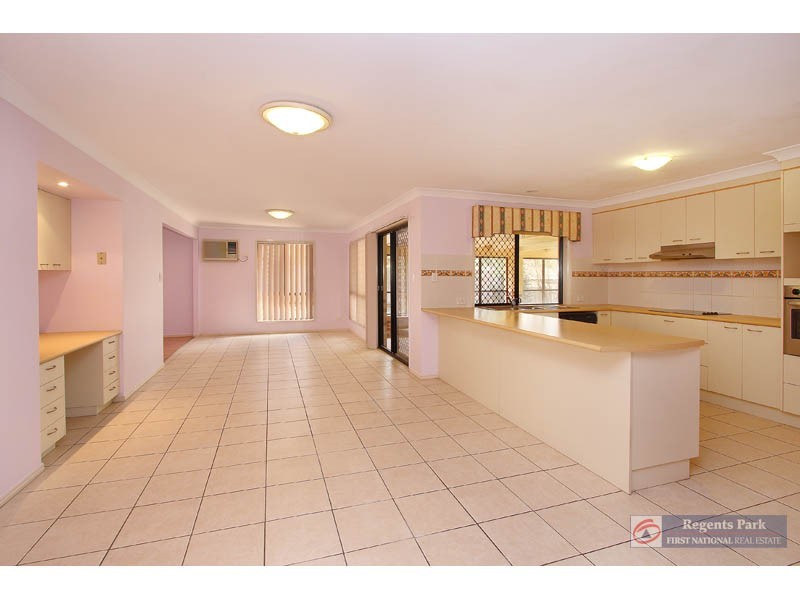 28 Colisa Cr, Regents Park QLD 4118