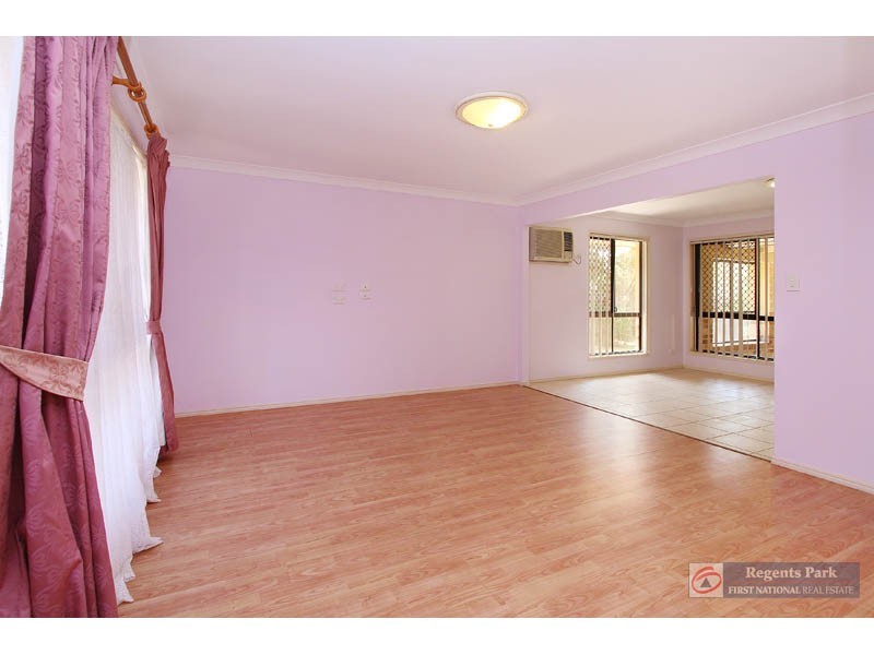 28 Colisa Cr, Regents Park QLD 4118
