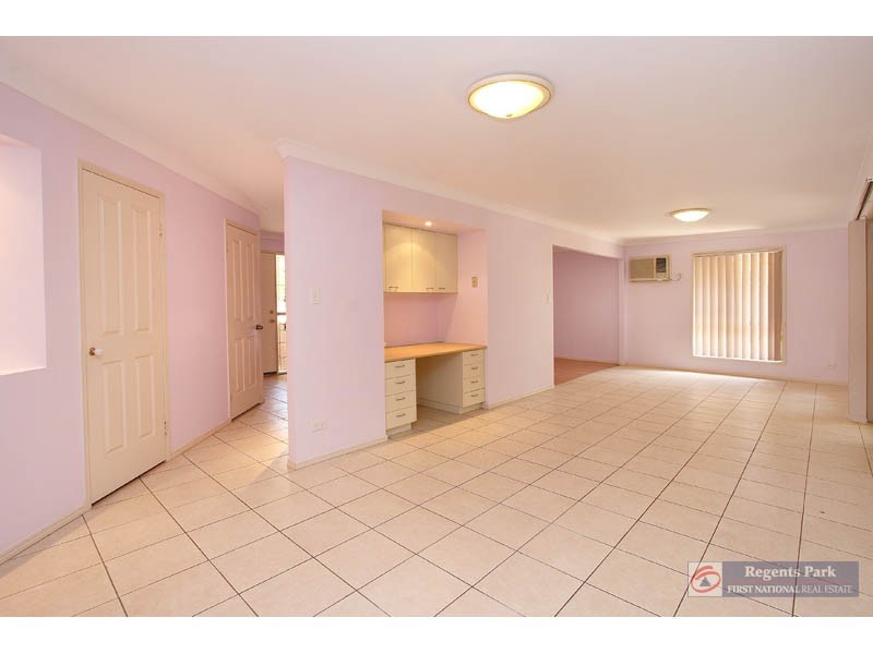 28 Colisa Cr, Regents Park QLD 4118