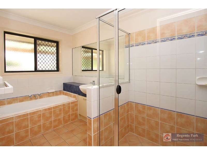 28 Colisa Cr, Regents Park QLD 4118