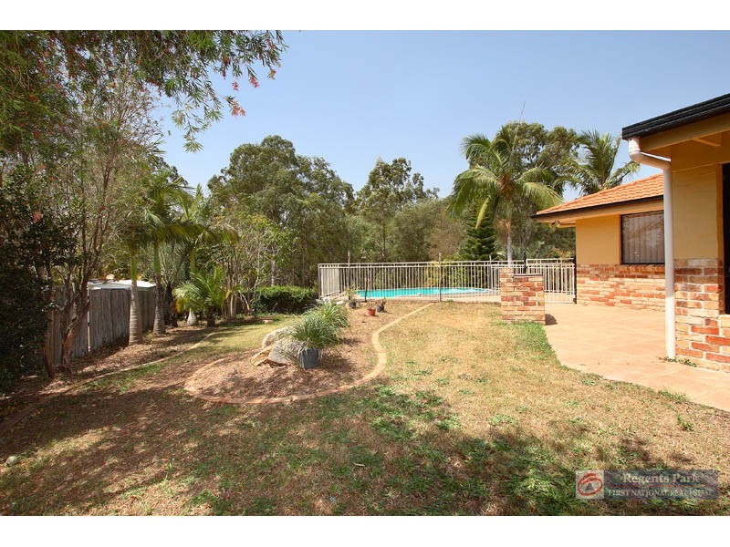 28 Colisa Cr, Regents Park QLD 4118