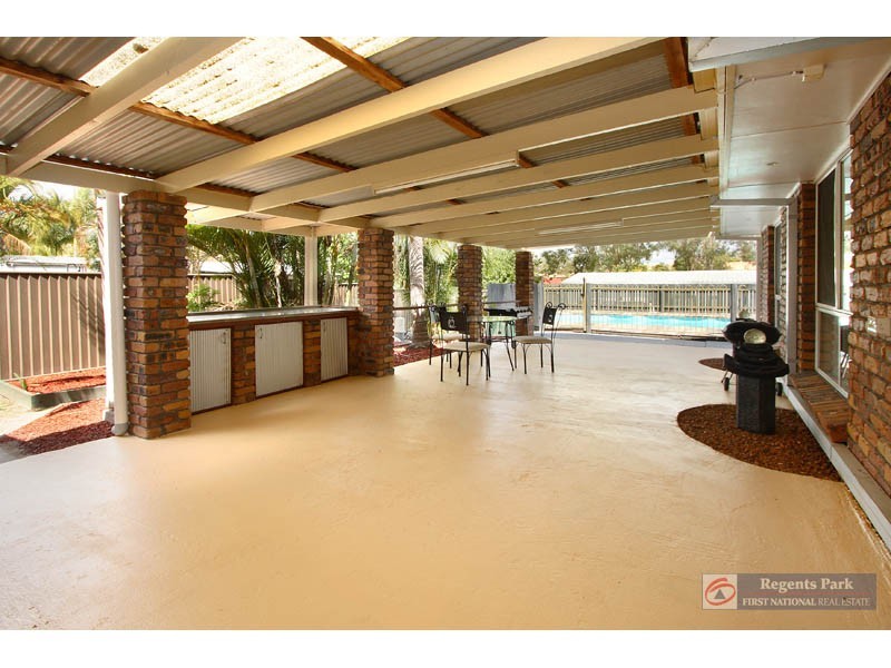 104 Parkroyal Cr, Regents Park QLD 4118