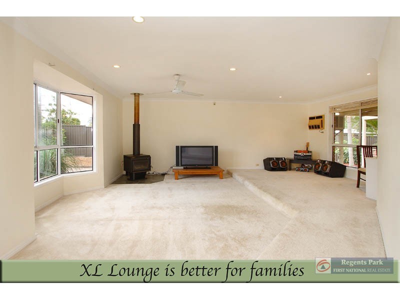 104 Parkroyal Cr, Regents Park QLD 4118