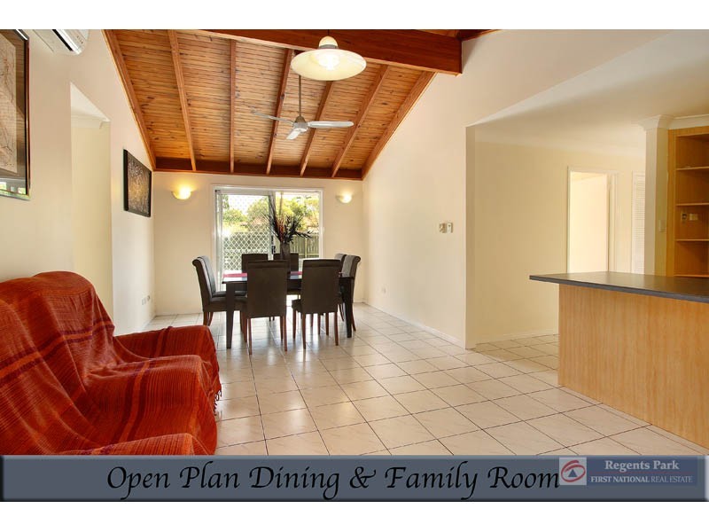 104 Parkroyal Cr, Regents Park QLD 4118