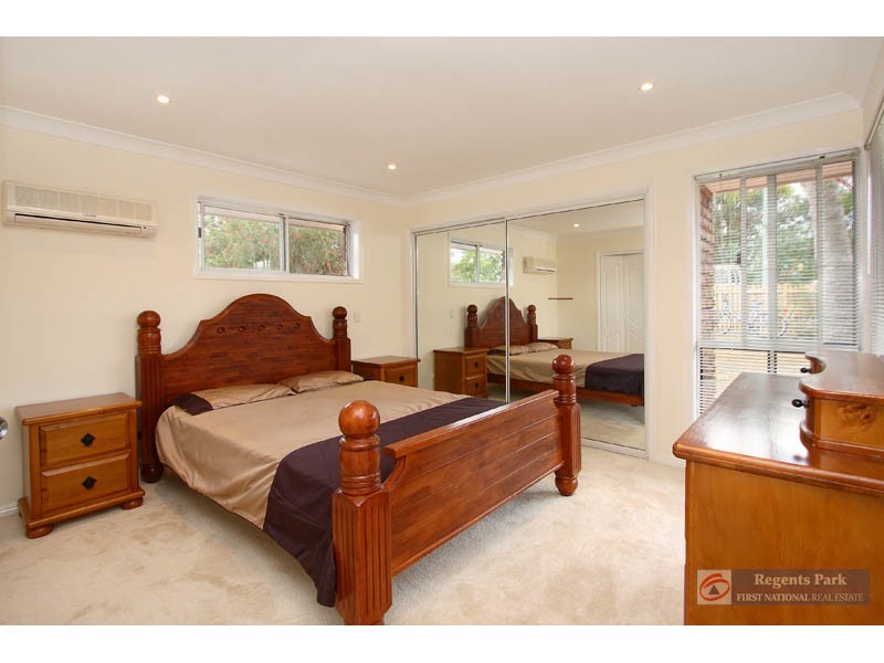 104 Parkroyal Cr, Regents Park QLD 4118
