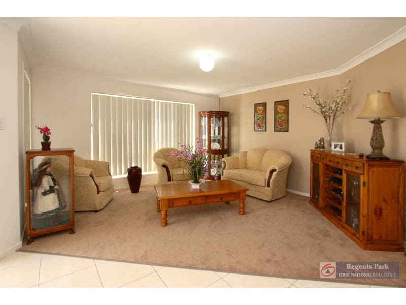4 Tamsin Ct.,, Regents Park QLD 4118