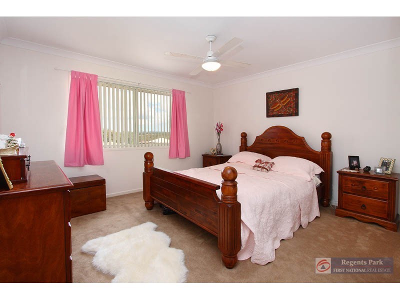 4 Tamsin Ct.,, Regents Park QLD 4118