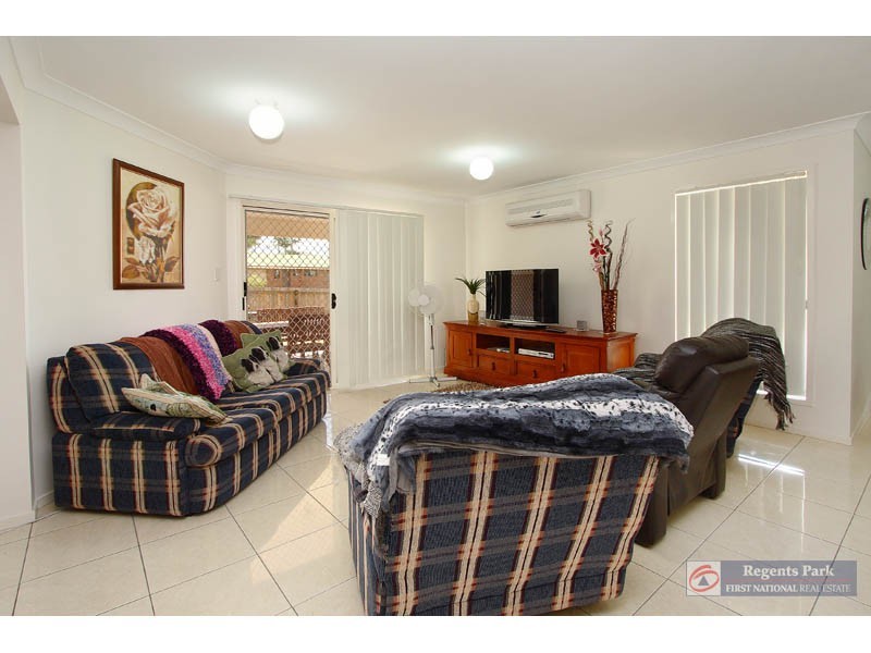 4 Tamsin Ct.,, Regents Park QLD 4118
