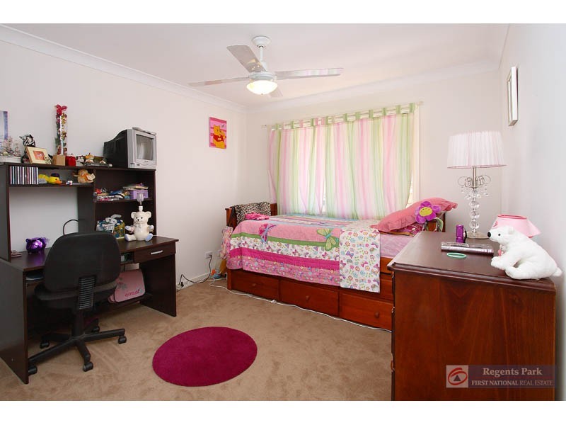 4 Tamsin Ct.,, Regents Park QLD 4118