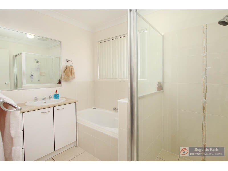 4 Tamsin Ct.,, Regents Park QLD 4118