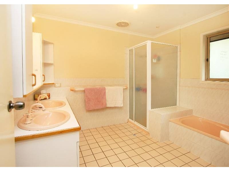 188 EMERALD DRIVE, Regents Park QLD 4118