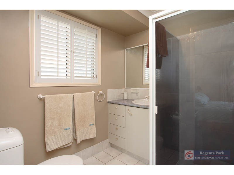 08 Conferta Place, Regents Park QLD 4118