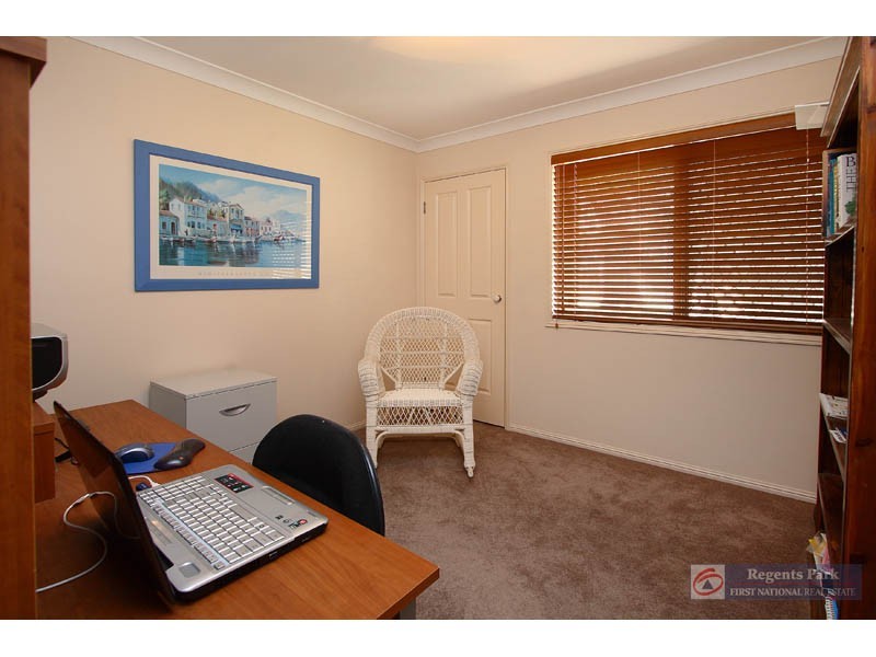 08 Conferta Place, Regents Park QLD 4118
