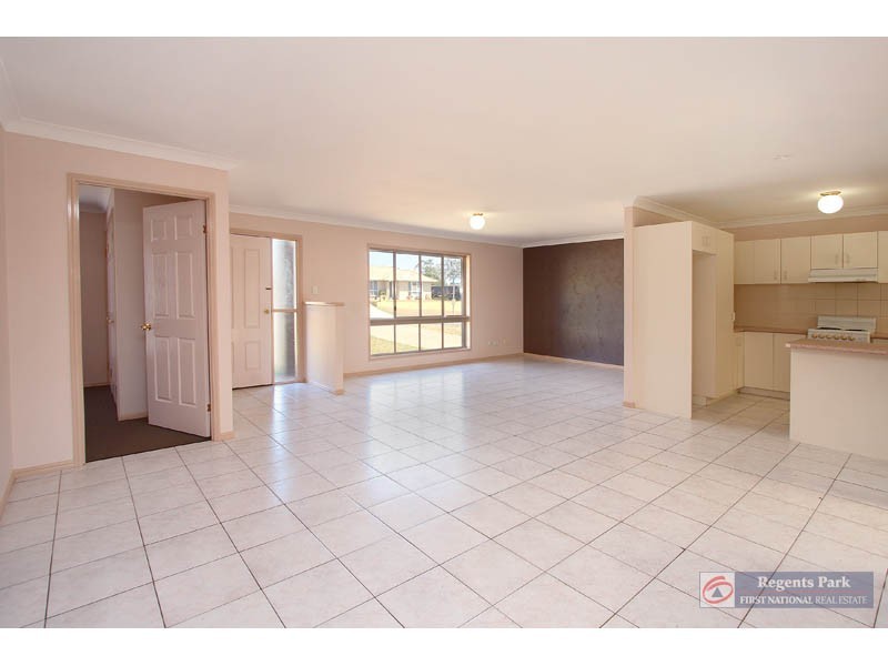 101 Lamberth Road, Regents Park QLD 4118