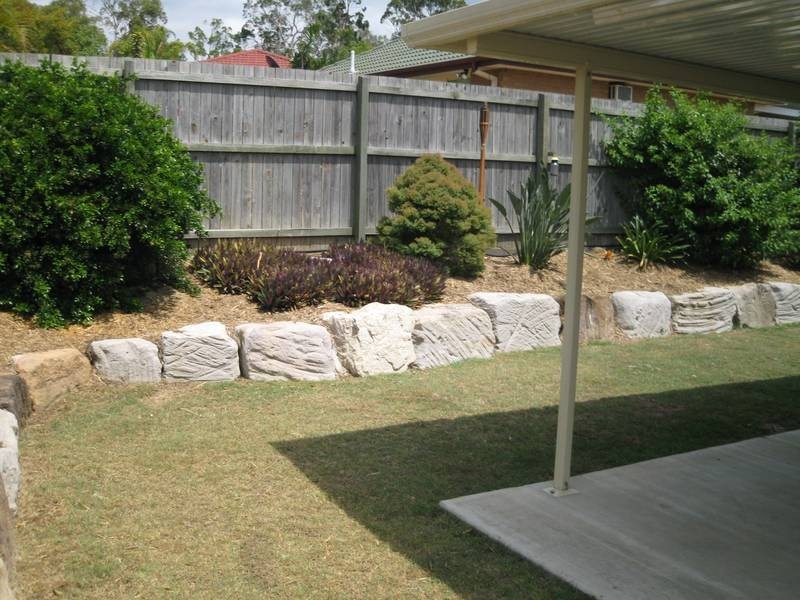 2 Park Close, Hillcrest QLD 4118