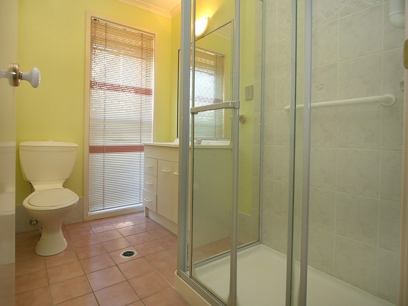 17 Bottlebrush Drive, Regents Park QLD 4118