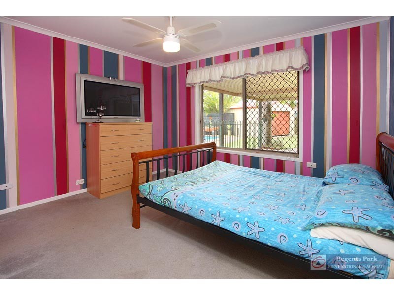 50 Haldham Crescent, Regents Park QLD 4118