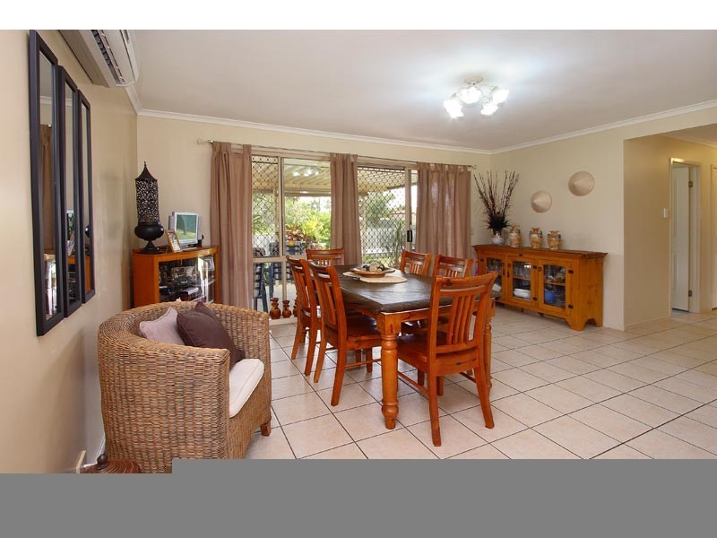 56 Bottlebrush Drive, Regents Park QLD 4118
