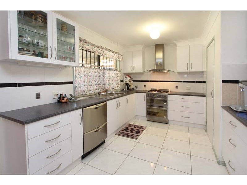 4 Regal Drive, Regents Park QLD 4118